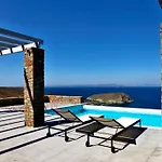 فيلة Litharia, Enchanting Location And View Ioulis
